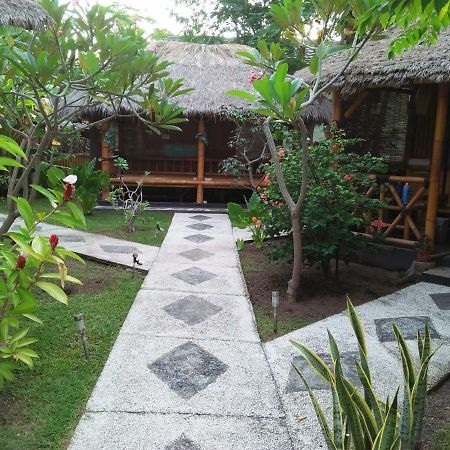 Tua Tua Keladi Bungalows Gili Air Exterior photo