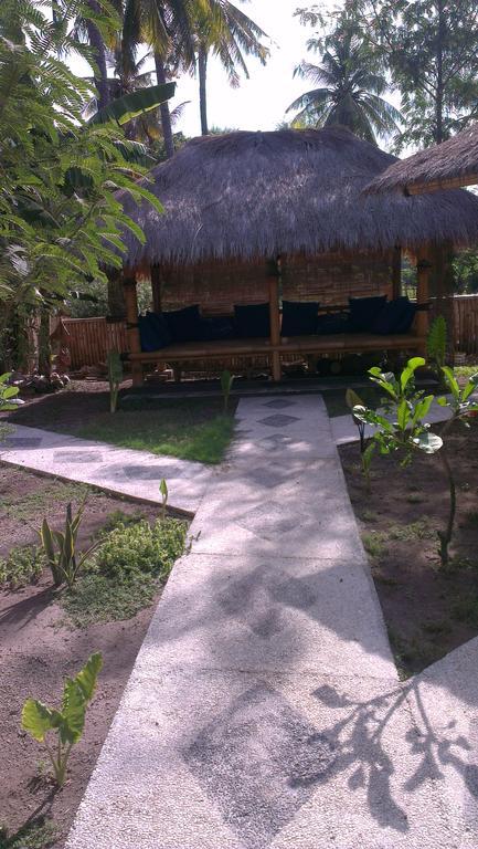 Tua Tua Keladi Bungalows Gili Air Exterior photo